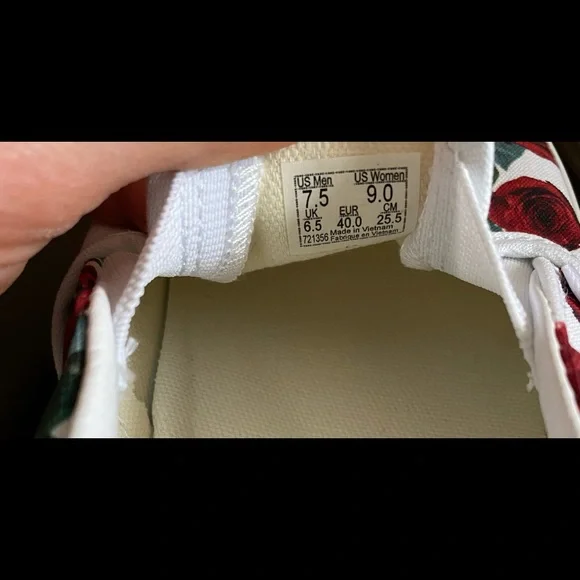 Vans Red Roses Classic Slip-On - Picture 5 of 6